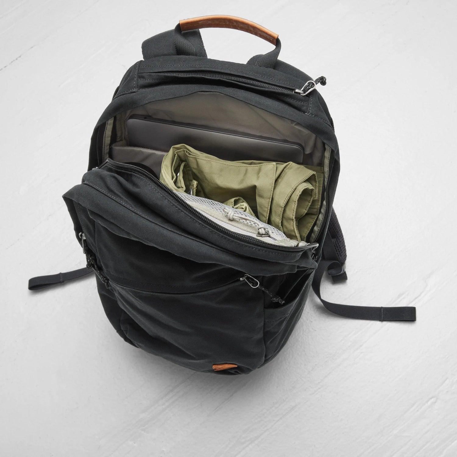 Fjällräven Räven 20l Backpack - Recycled Polyester & Organic Cotton Black Bags
