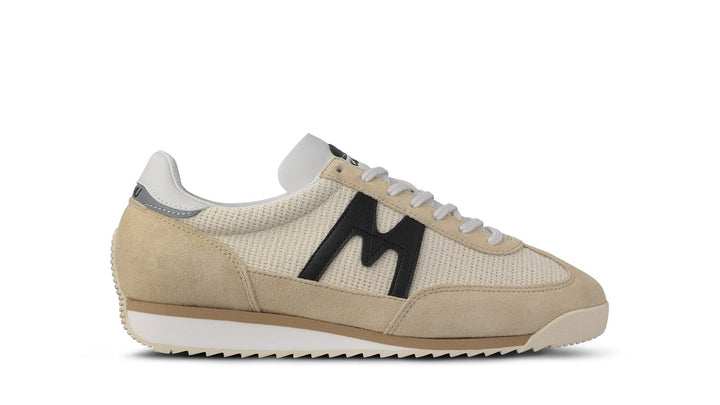 W´s Mestari Sneaker Shoes Karhu Black / Black 5.5