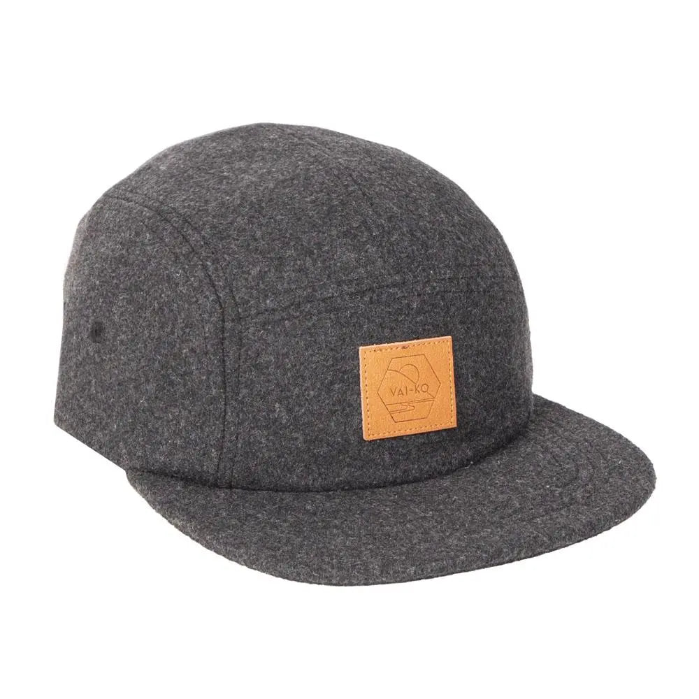 VAI-KØ Kultakero Winter 5-panel Cap - Recycled Wool & Recycled Polyester Dark grey Headwear