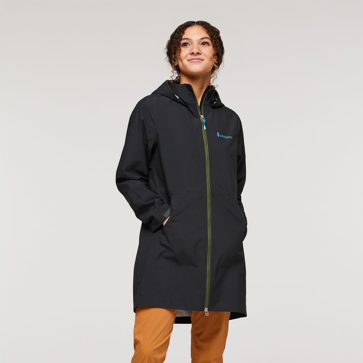 Cotopaxi W's Cielo Rain Trench - 100% recycled polyester All Black Jacket