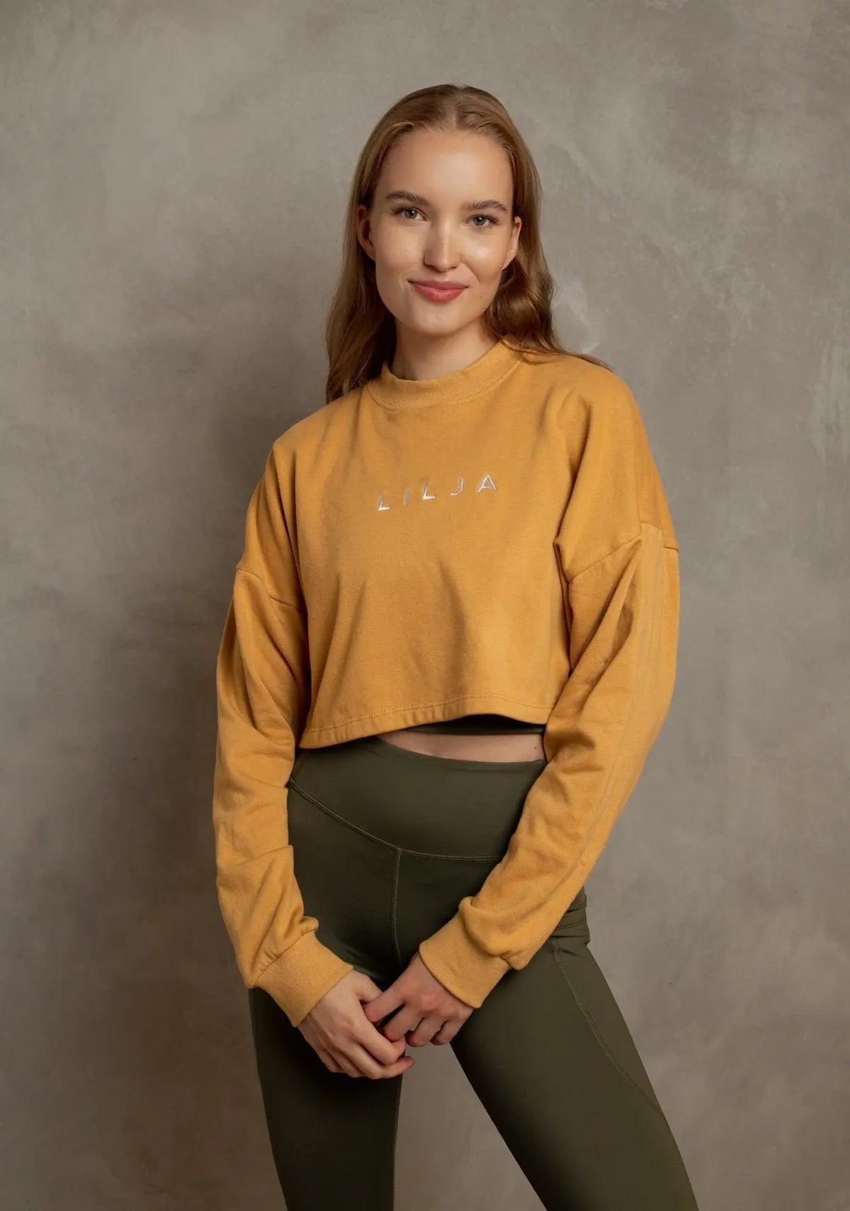 W's Cropped Sweatshirt - 100% GOTS Certified Organic Cotton Shirt Lilja the Label