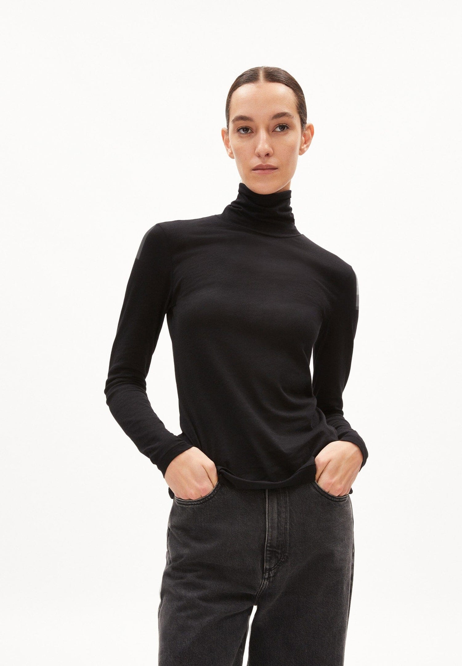 Armedangels - W's Graziliaa Soft turtleneck - 100% Organic cotton - Weekendbee - sustainable sportswear