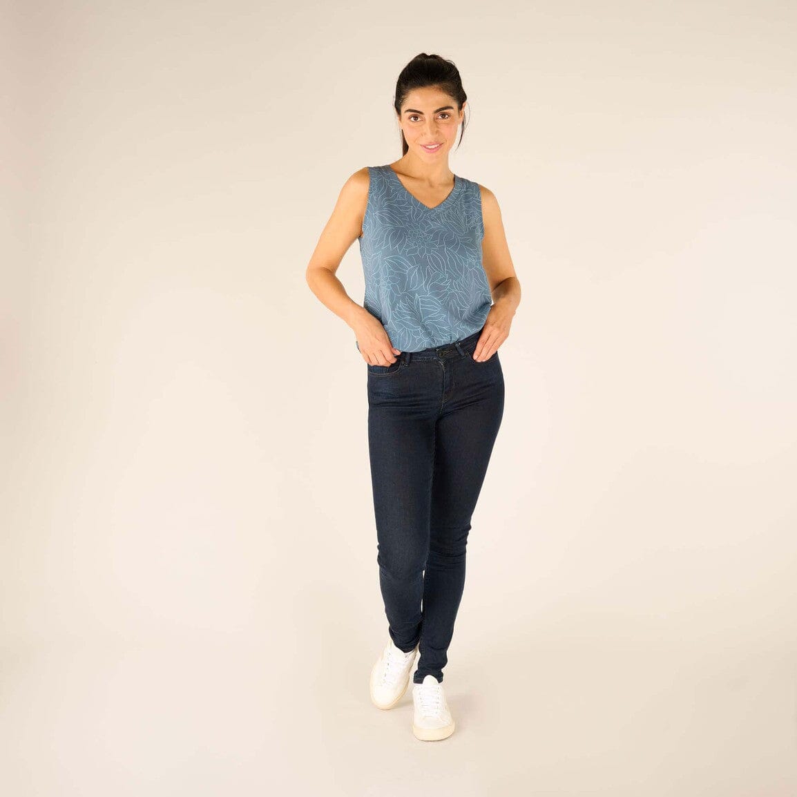 Sherpa W's Neha V-Neck Tank Top - Modal & Organic cotton Haze Leaf Shirt