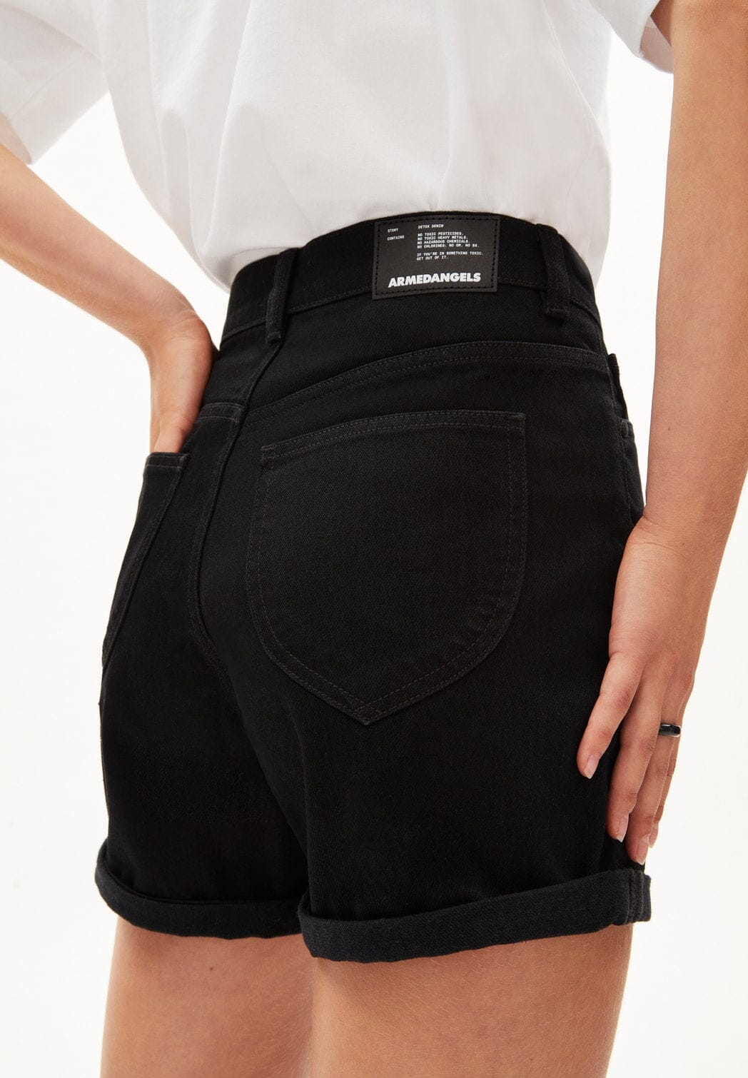 W's Sviaa Shorts Regular Fit - Recycled Cotton Pants Armedangels