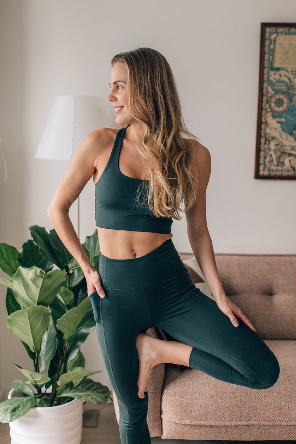 Sustainable training and gym clothes for women