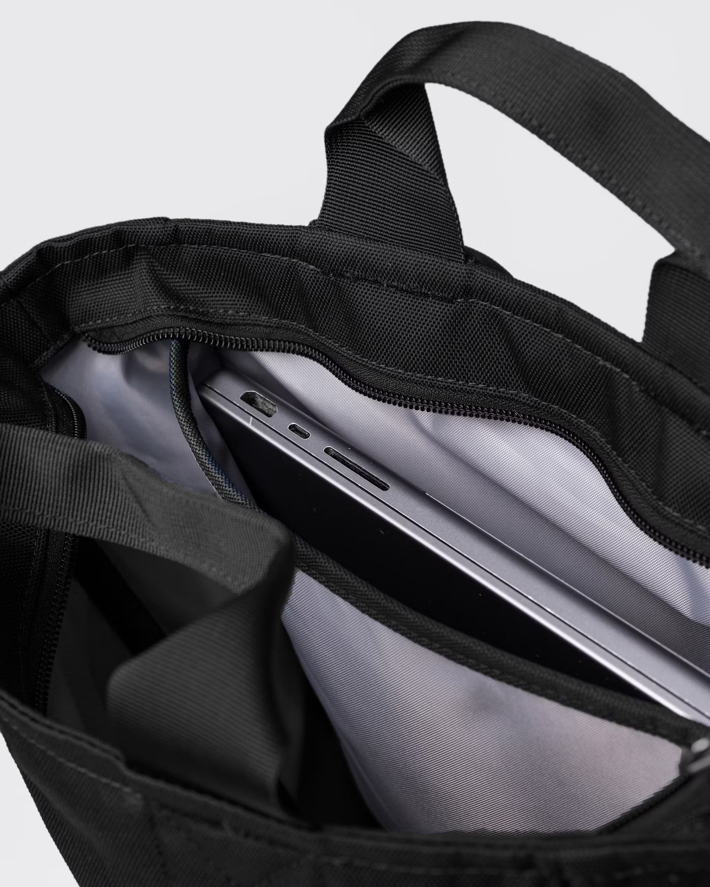 Sandqvist - GROUND 2-Way Bag - Weekendbee - sustainable sportswear