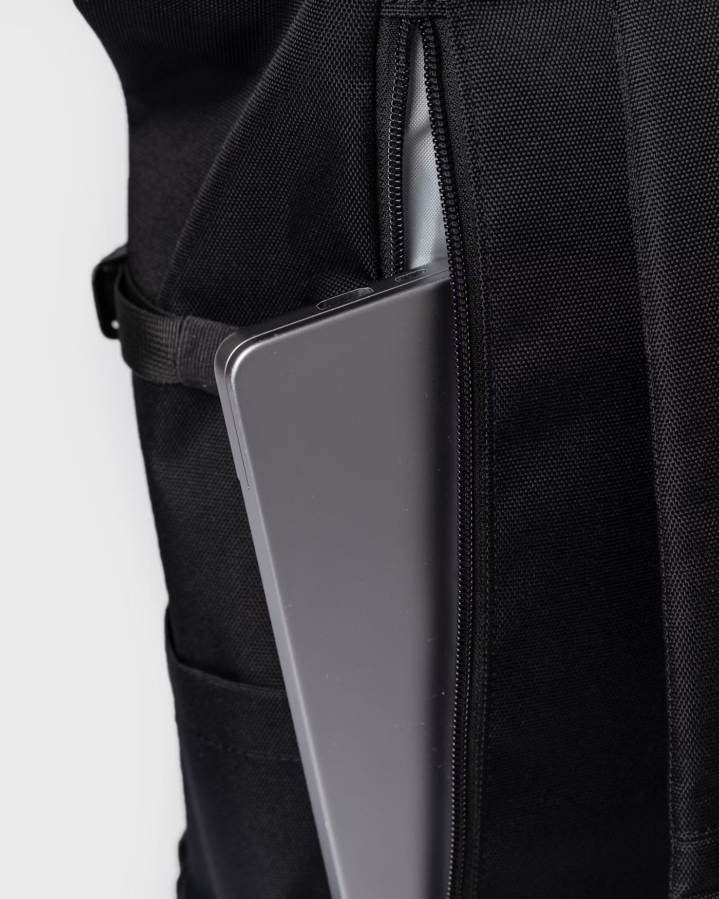 Sandqvist - ICON Rolltop Backpack L - Weekendbee - sustainable sportswear