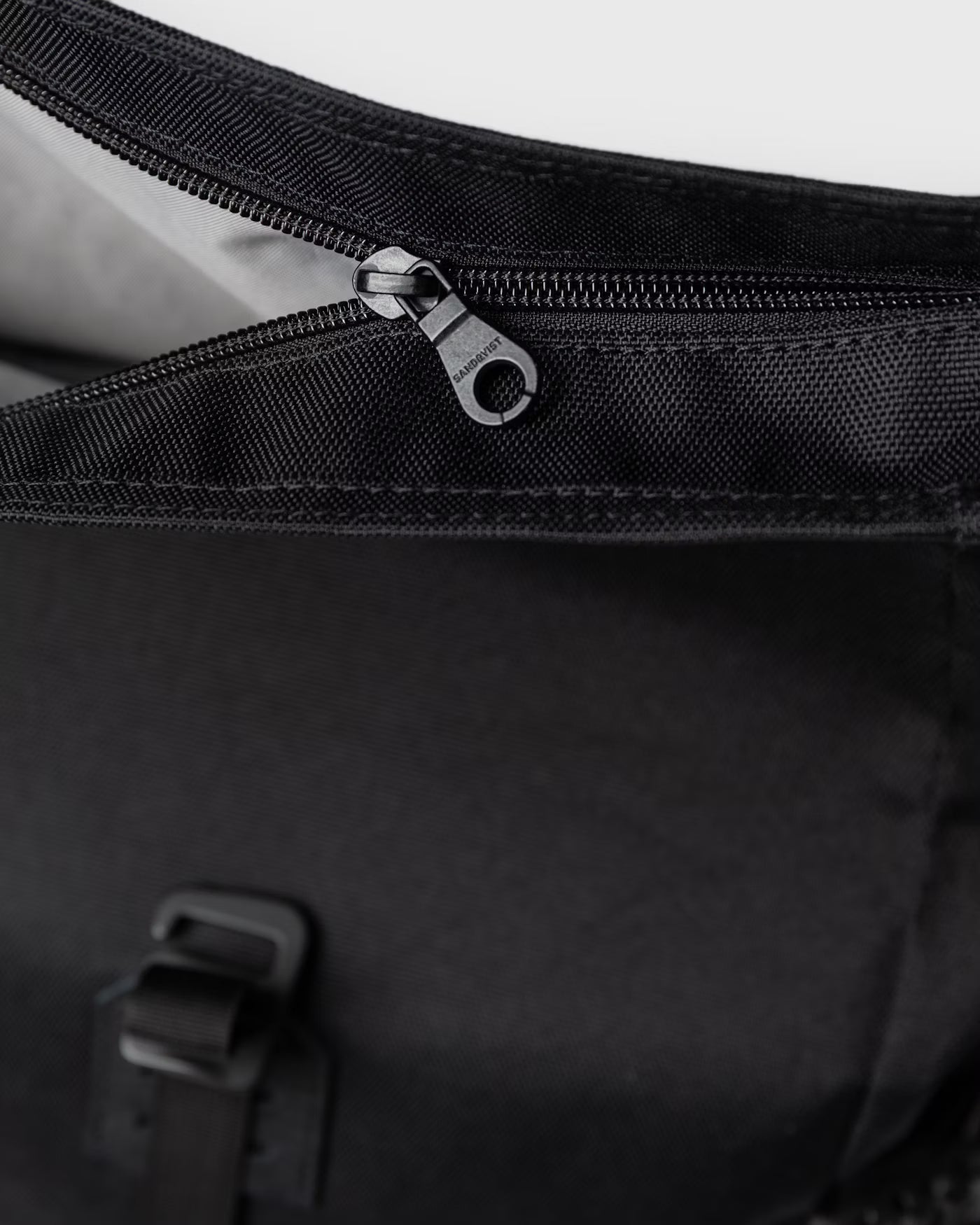 Sandqvist - ICON Rolltop Backpack M - Weekendbee - sustainable sportswear