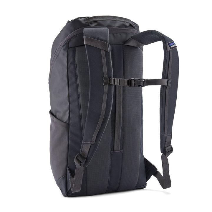 Black Hole Pack 25L - 100% Recycled Polyester Bags Patagonia 