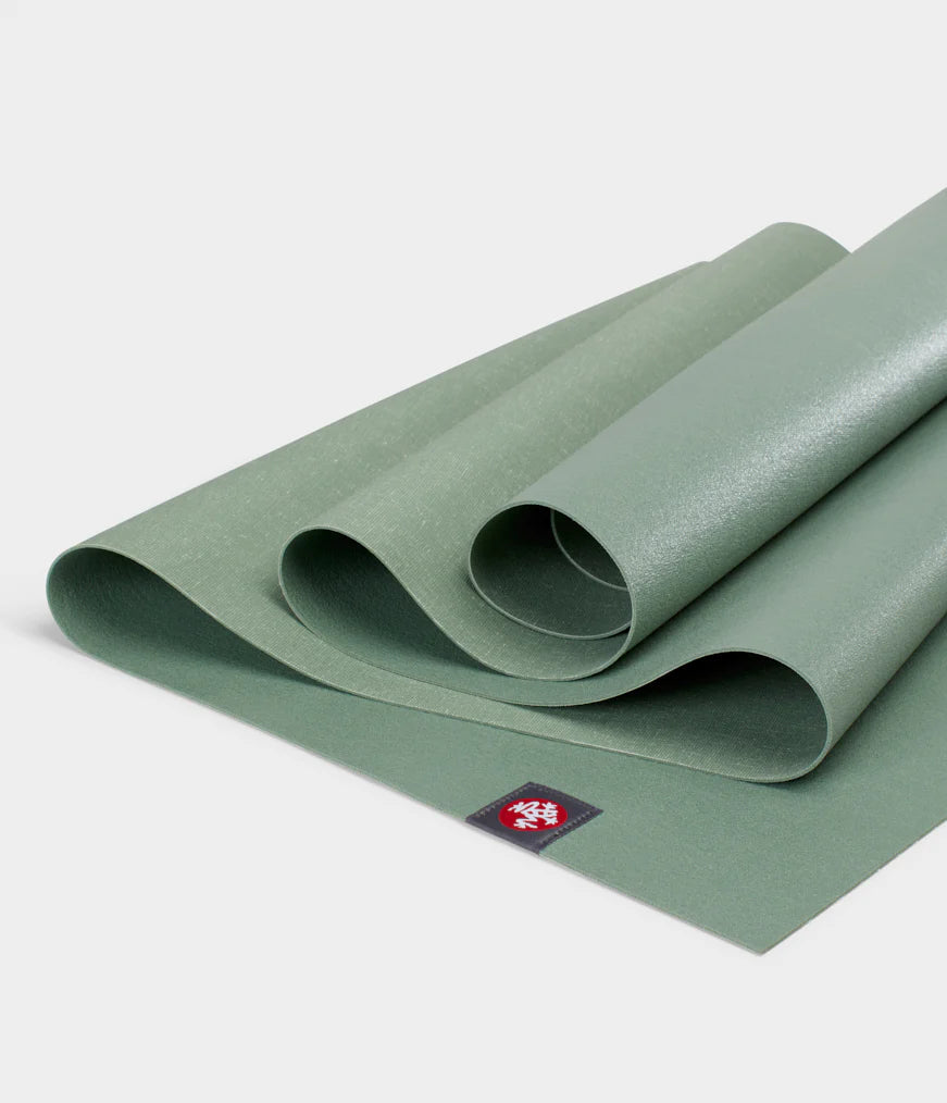 Manduka - eKO® SuperLite Travel Yoga Mat 1.5mm - Natural Rubber - Weekendbee - sustainable sportswear