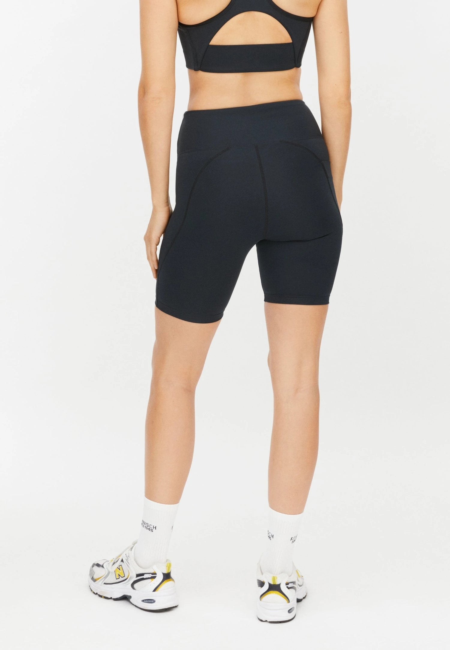 Röhnisch - Flattering High Waist Bike Tights - Recycled polyester - Weekendbee - sustainable sportswear