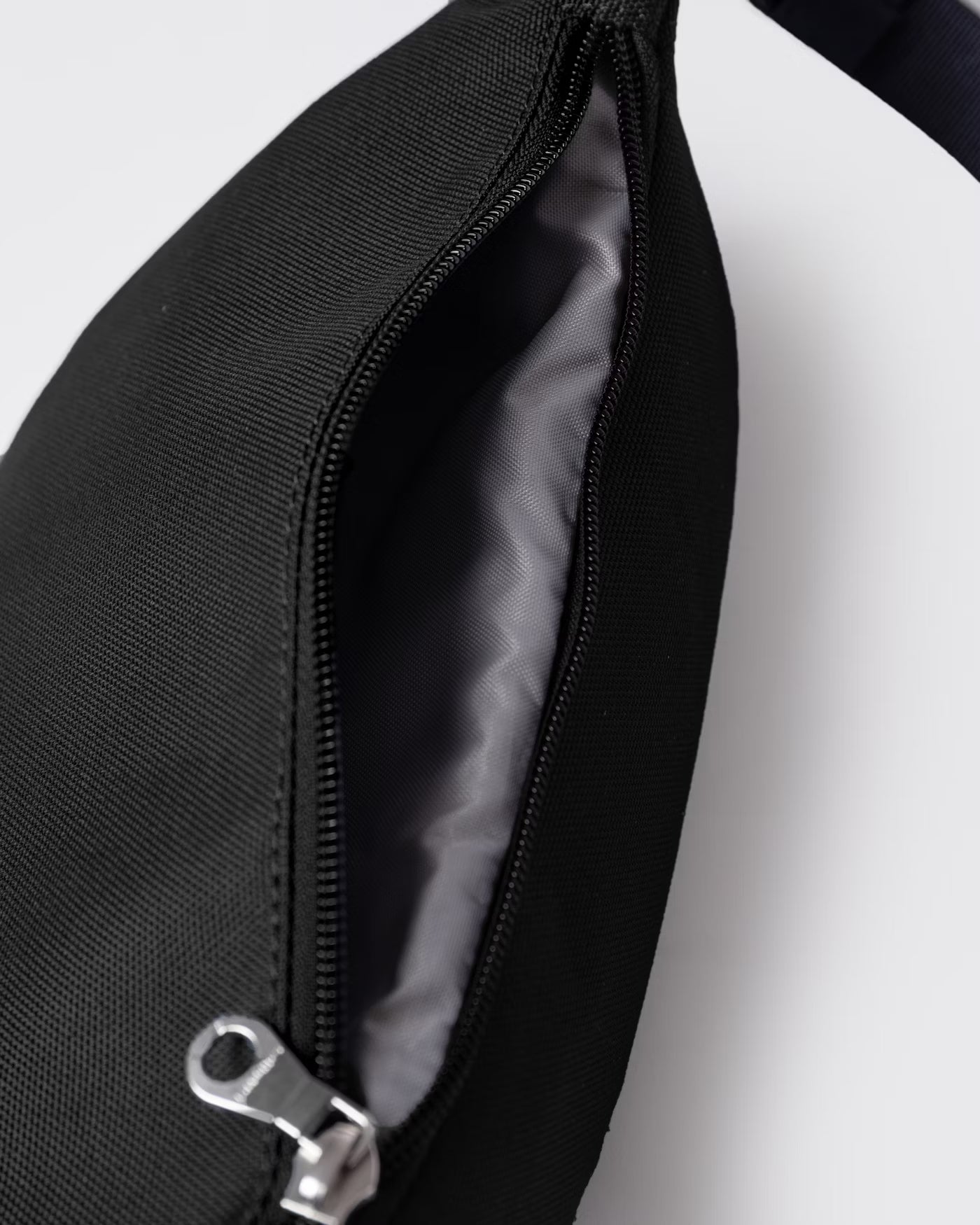Sandqvist - GROUND Crossbody Bag - Weekendbee - sustainable sportswear
