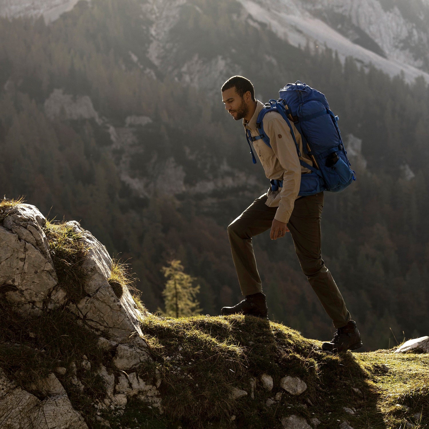 Fjällräven M's Abisko Trail Shirt LS - Recycled polyester & Polyester & Organic cotton Dark Grey Shirt