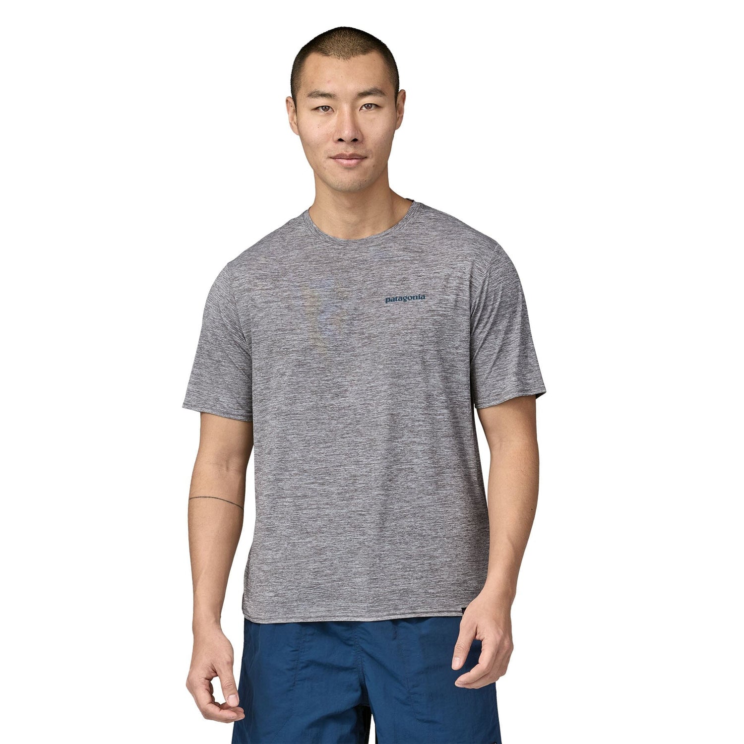 Patagonia M's Cap Cool Daily Graphic Shirt - Waters Boardshort Logo Abalone Blue: Feather Grey Shirt