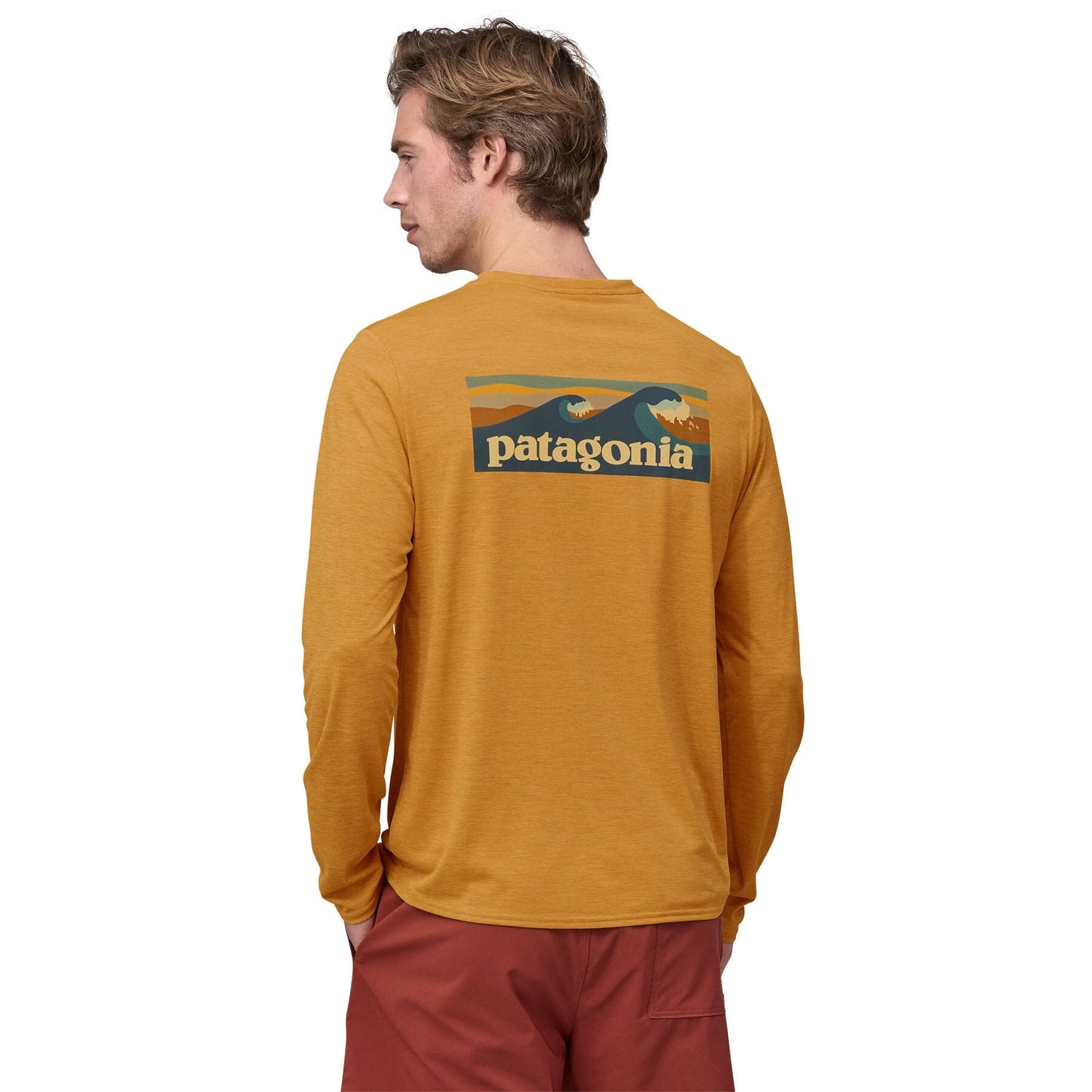 Patagonia M's L/S Cap Cool Daily Graphic Shirt - Waters - Recycled Polyester Boardshort Logo: Pufferfish Gold X-Dye Shirt