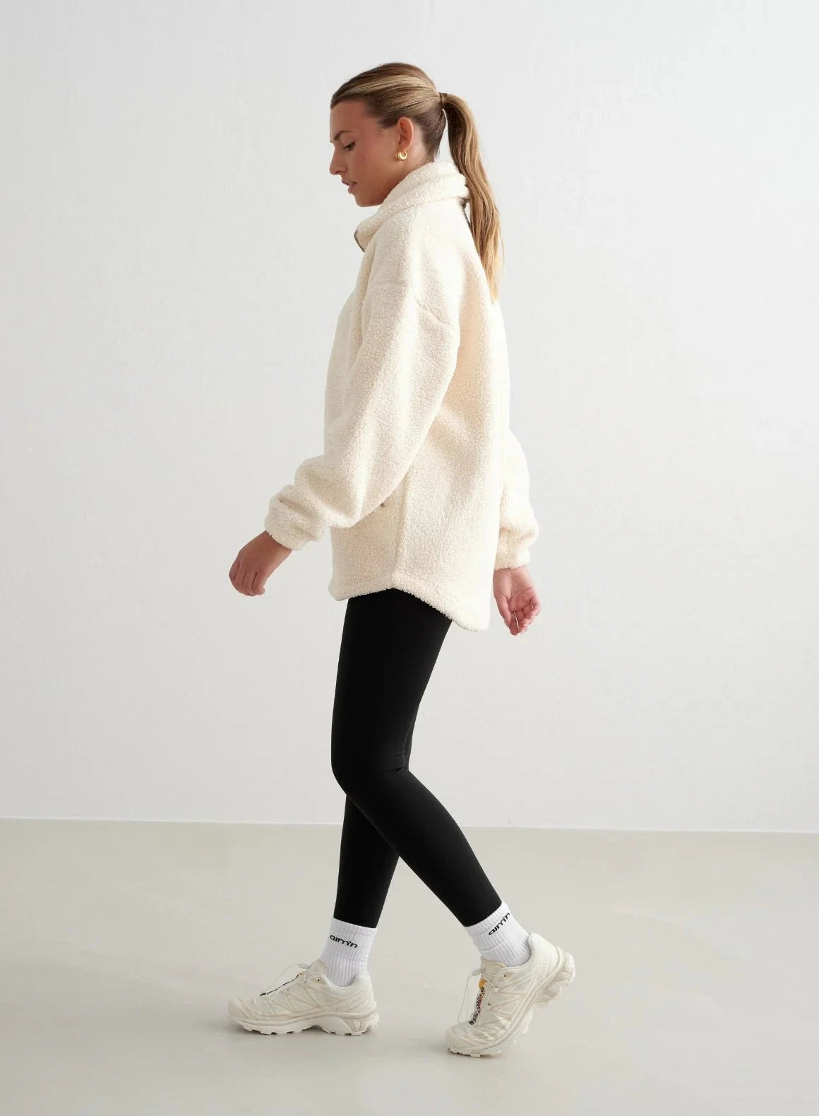 Aimn Pile Jacket Almond White Outerwear