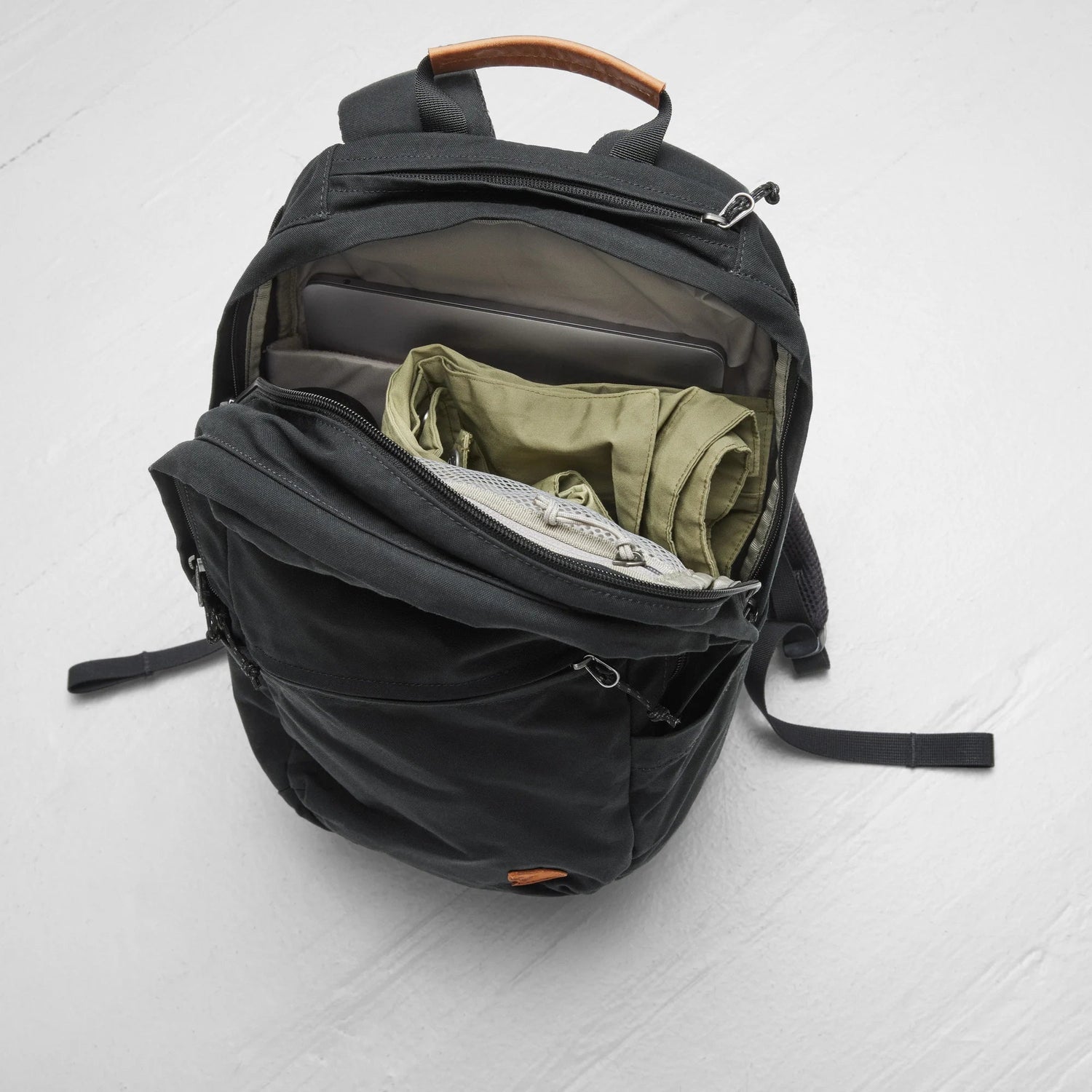 Fjällräven - Räven 20l Backpack - Recycled Polyester & Organic Cotton - Weekendbee - sustainable sportswear