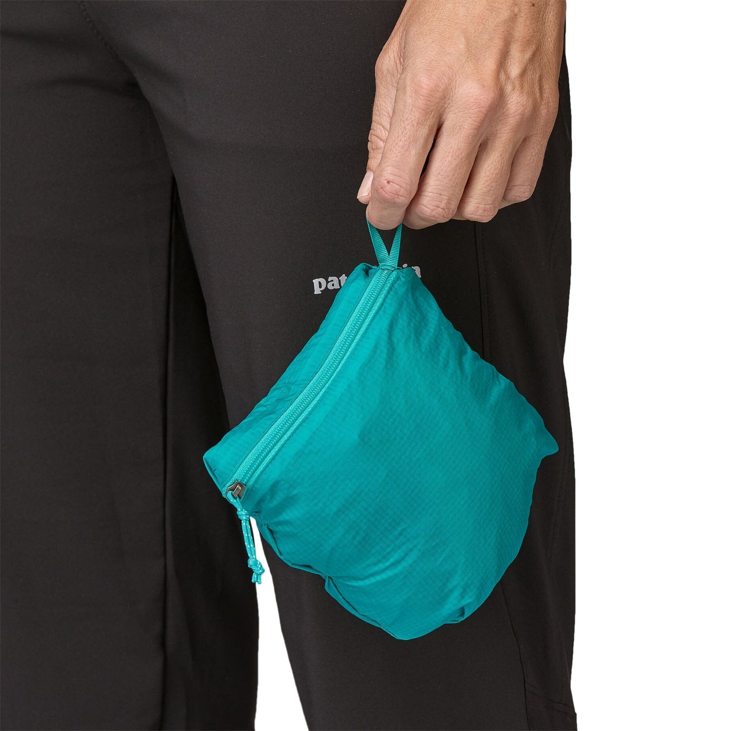 Patagonia - W's Houdini Stash 1/2 Zip P/O - Recycled nylon - Weekendbee - sustainable sportswear