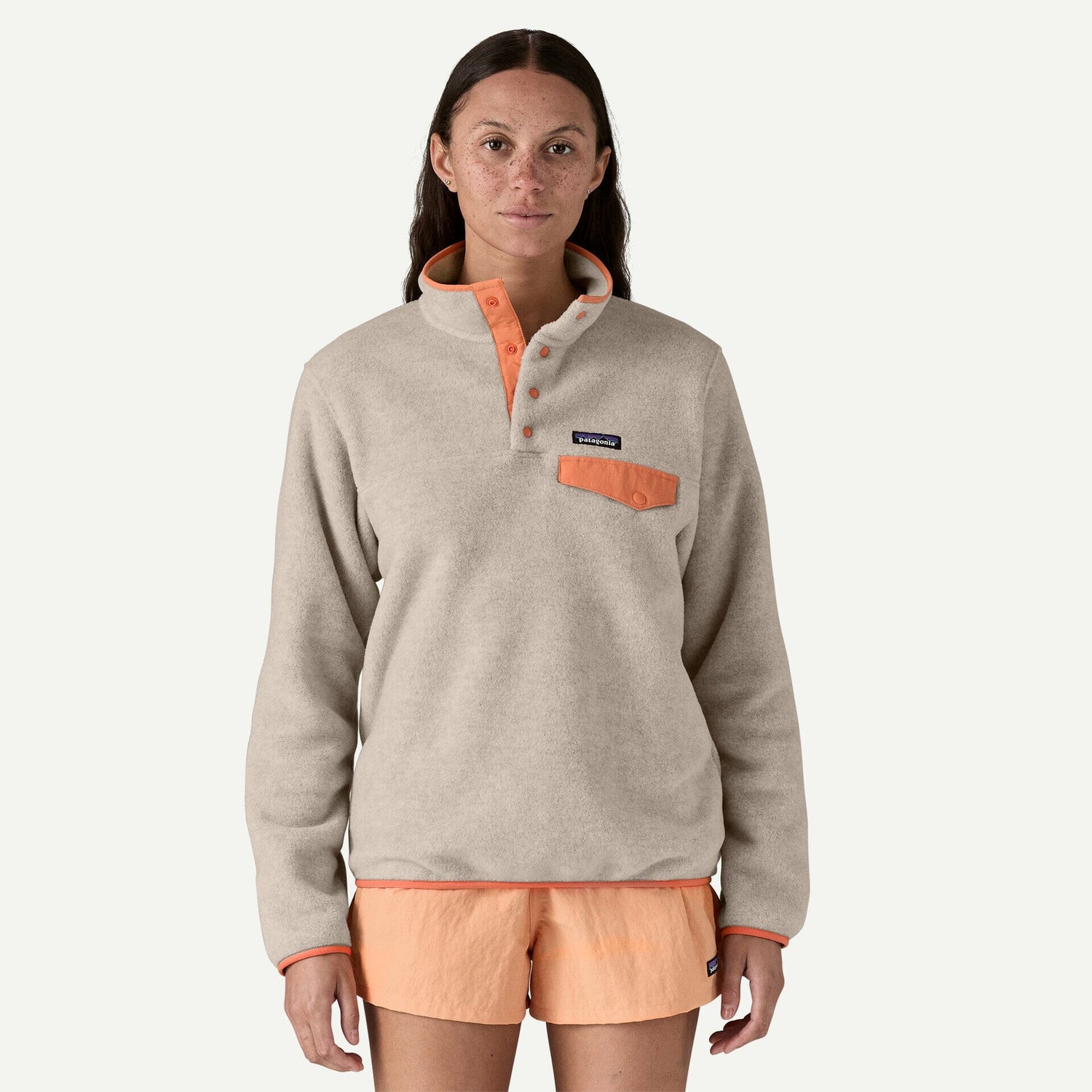 Patagonia W's Lightweight Synchilla Snap-T Fleece Pullover - Recycled Polyester Oatmeal Heather w Heirloom Peach Shirt