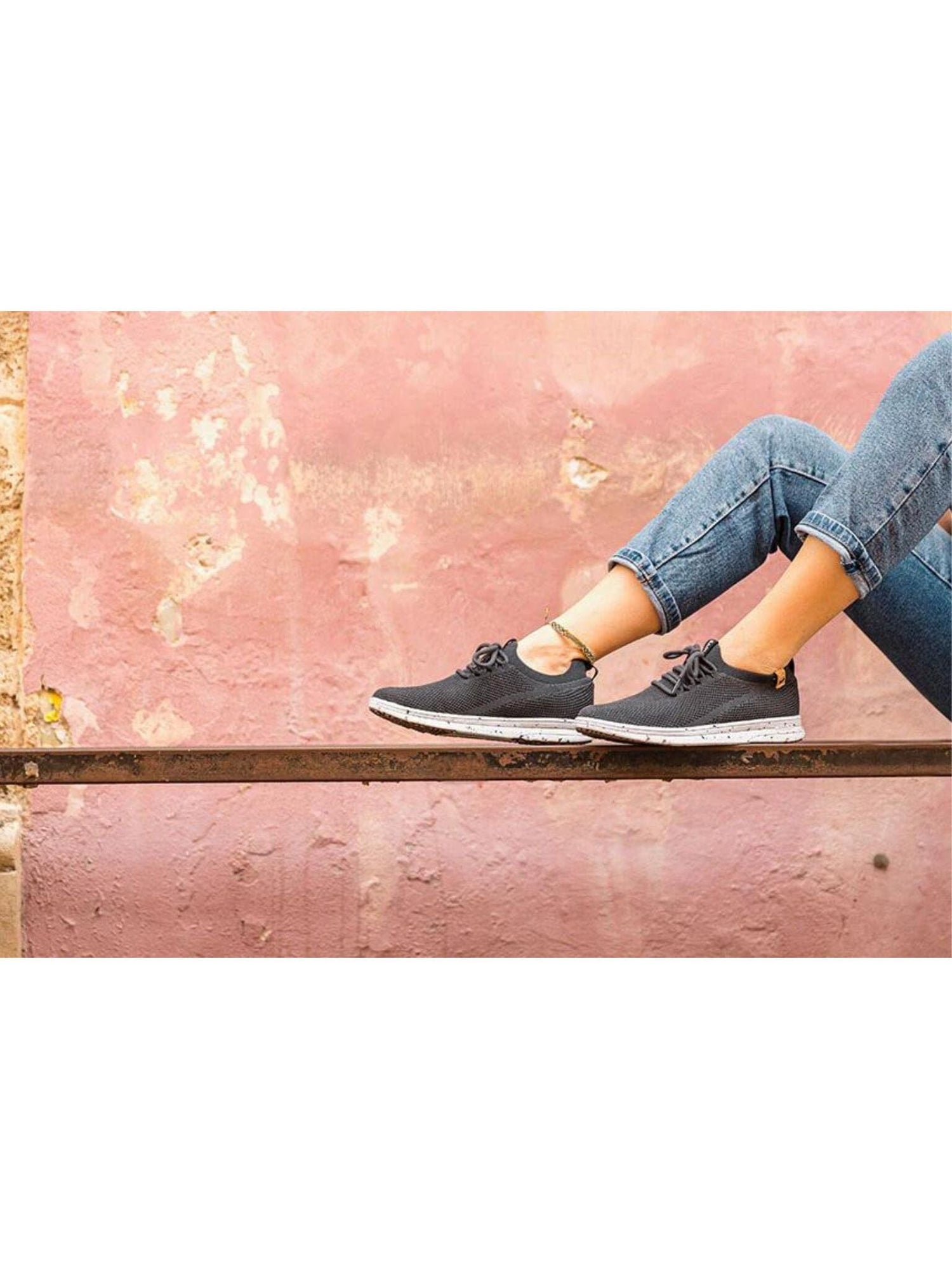 Saola W's Tsavo - 100% Vegan - Recycled and bio-sourced materials Black Shoes