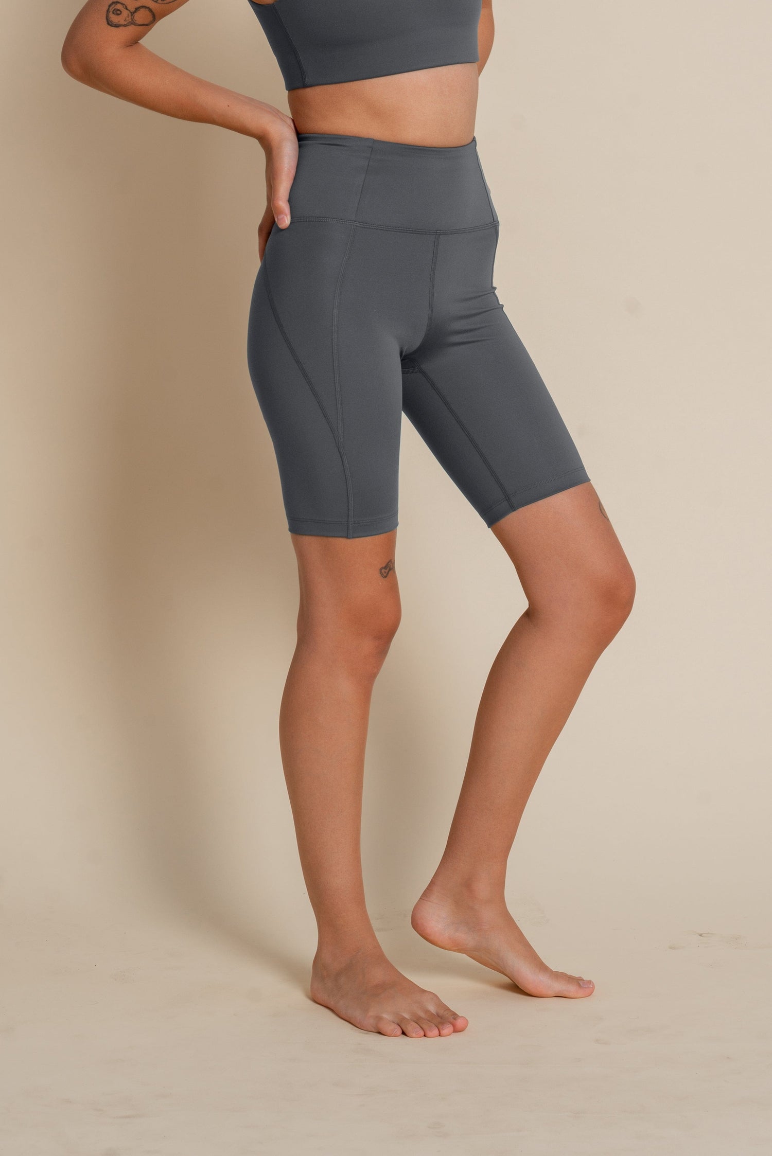 Girlfriend Collective - Bike Shorts - Made from recycled plastic bottles - Weekendbee - sustainable sportswear