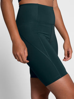 Girlfriend Collective - Bike Shorts - Made from recycled plastic bottles - Weekendbee - sustainable sportswear