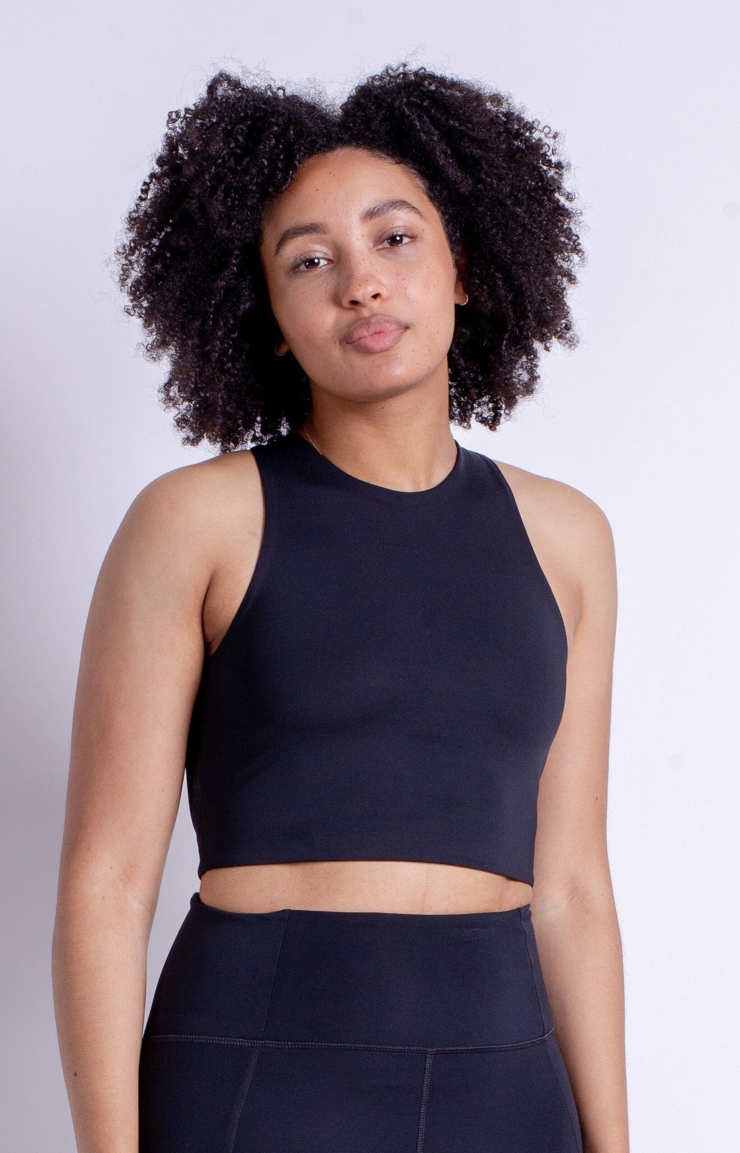Girlfriend Collective - Dylan Crop Tank Bra - Made from Recycled Plastic Bottles - Weekendbee - sustainable sportswear