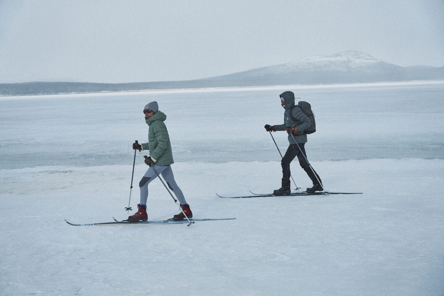 Fjällräven M's Expedition Pack Down Hoodie - Recycled Nylon & Traceable Down Basalt Jacket