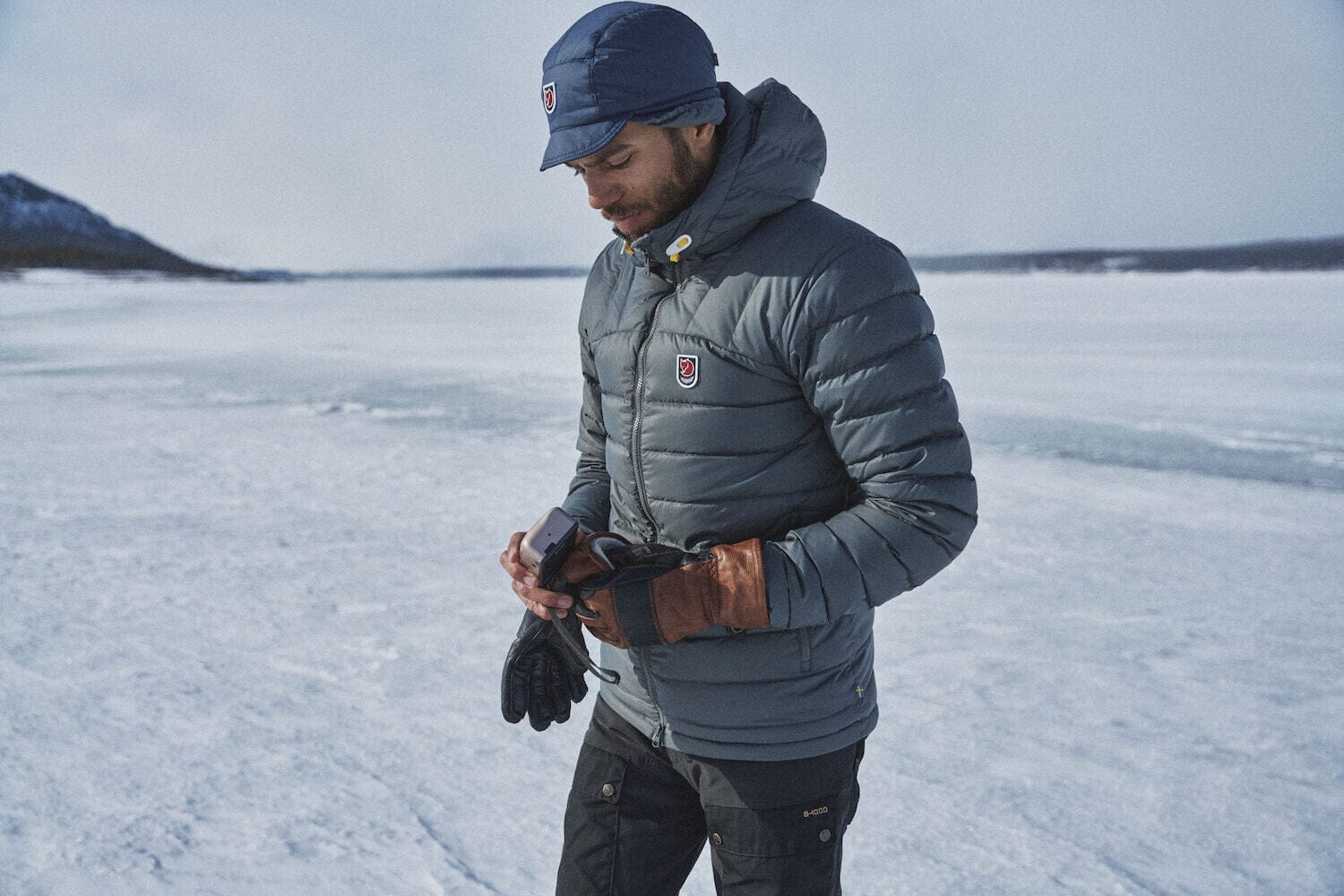 Fjällräven M's Expedition Pack Down Hoodie - Recycled Nylon & Traceable Down Basalt Jacket
