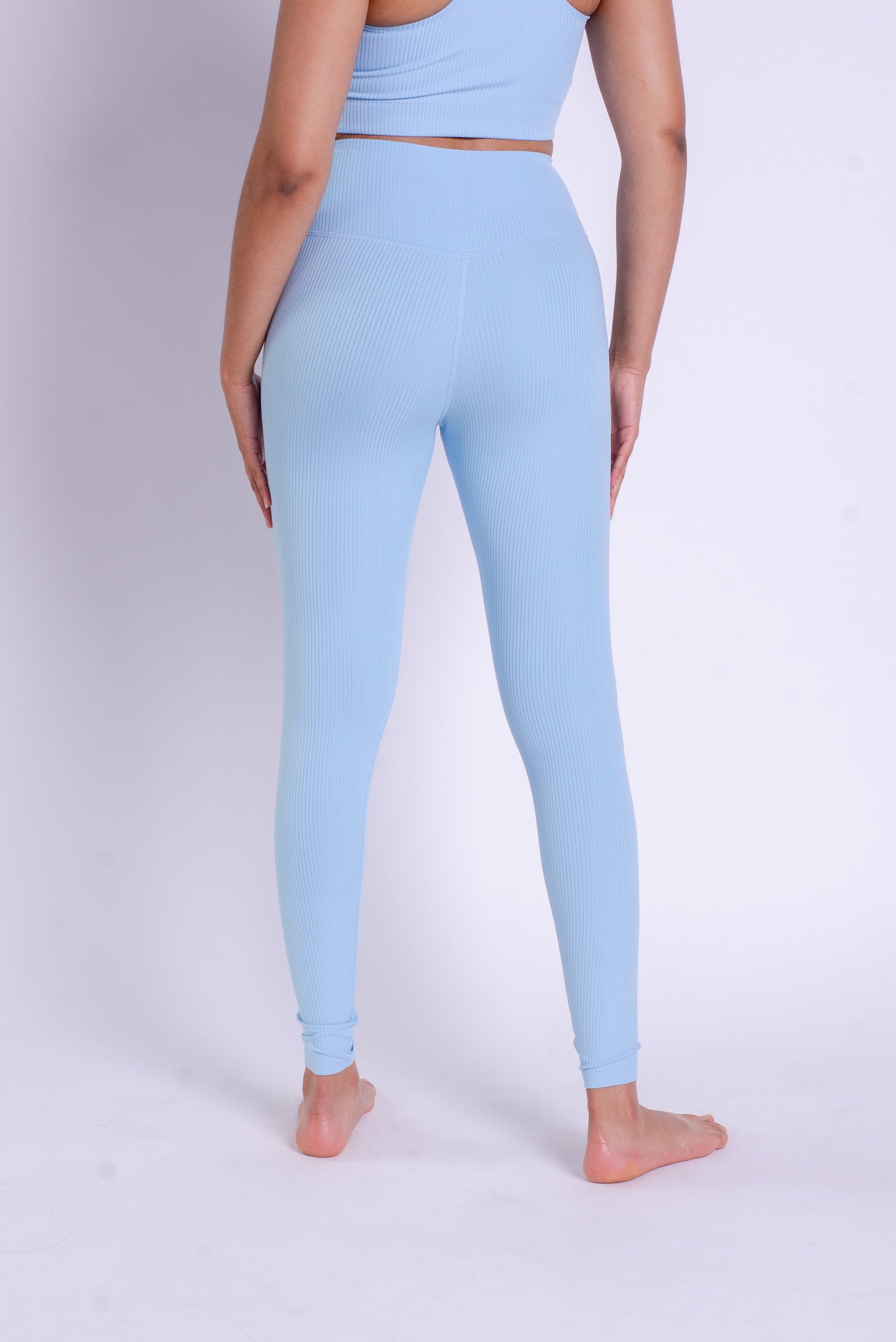 Girlfriend Collective - RIB High-Rise Leggings - Made from recycled bottles - Weekendbee - sustainable sportswear