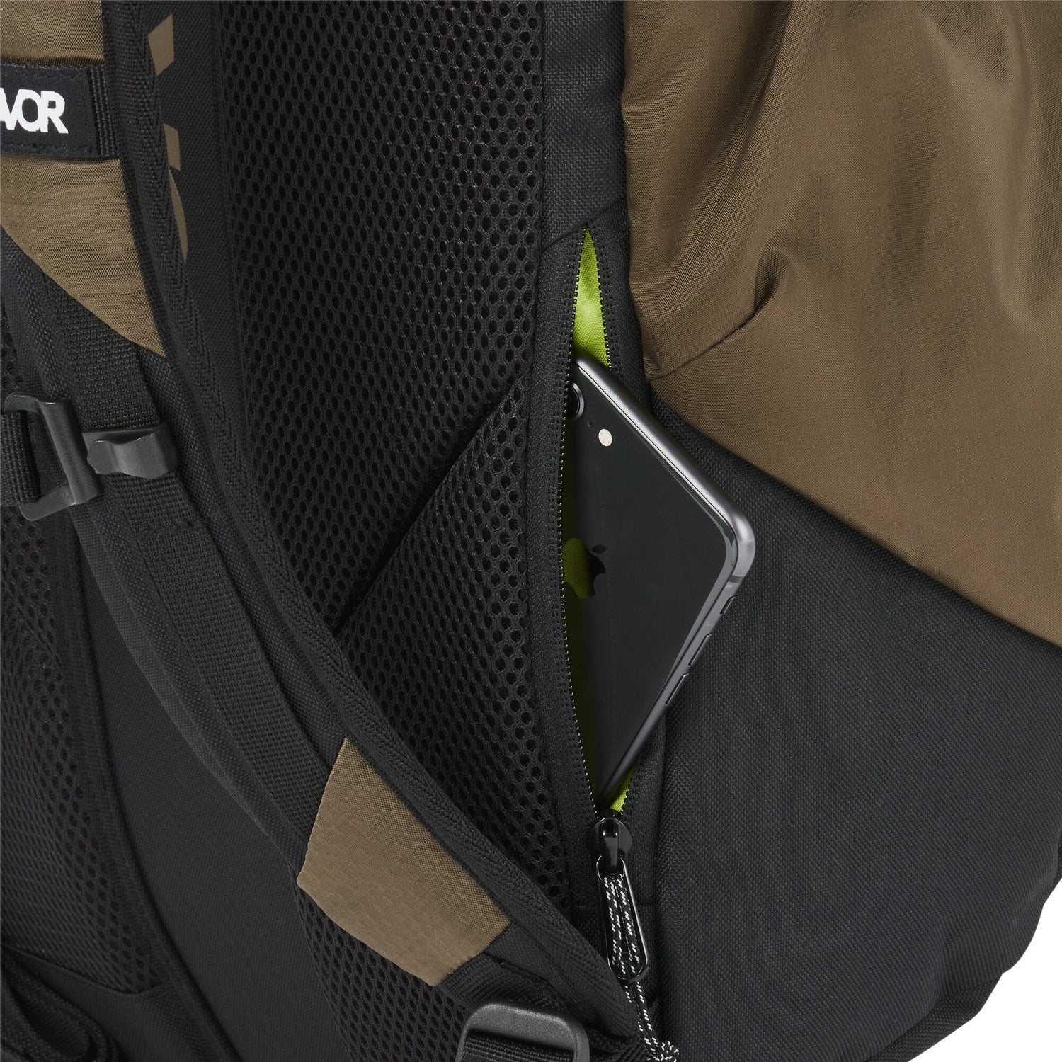 Aevor - Roll Pack Proof - 100% Recycled PET-bottles - Weekendbee - sustainable sportswear