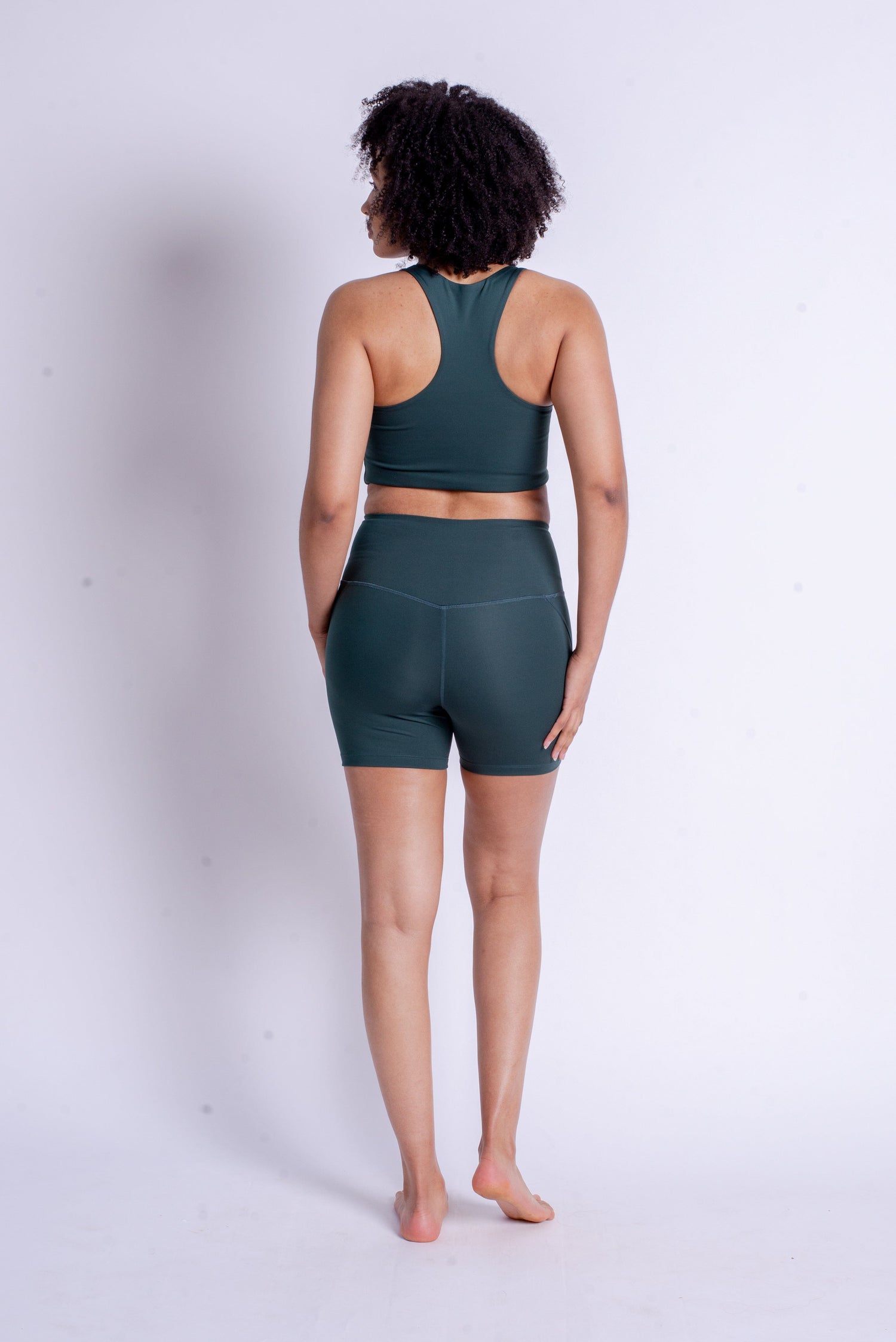 Girlfriend Collective - Run Shorts High-Rise - Made from Recycled Plastic Bottles - Weekendbee - sustainable sportswear