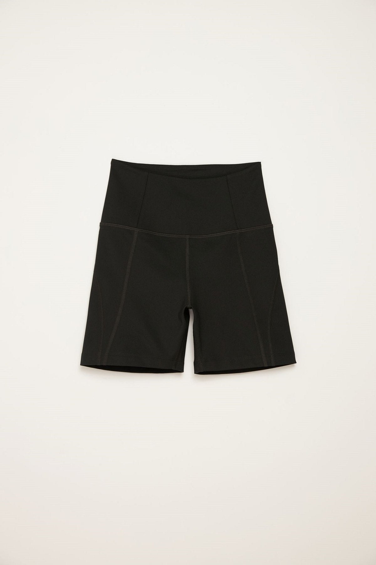 Girlfriend Collective - Run Shorts High-Rise - Made from Recycled Plastic Bottles - Weekendbee - sustainable sportswear