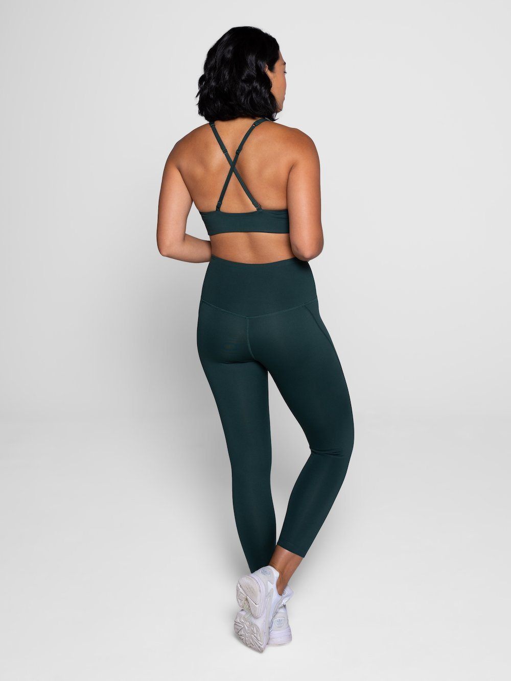 Girlfriend Collective - Topanga sports Bra - Made from recycled plastic bottles - Weekendbee - sustainable sportswear