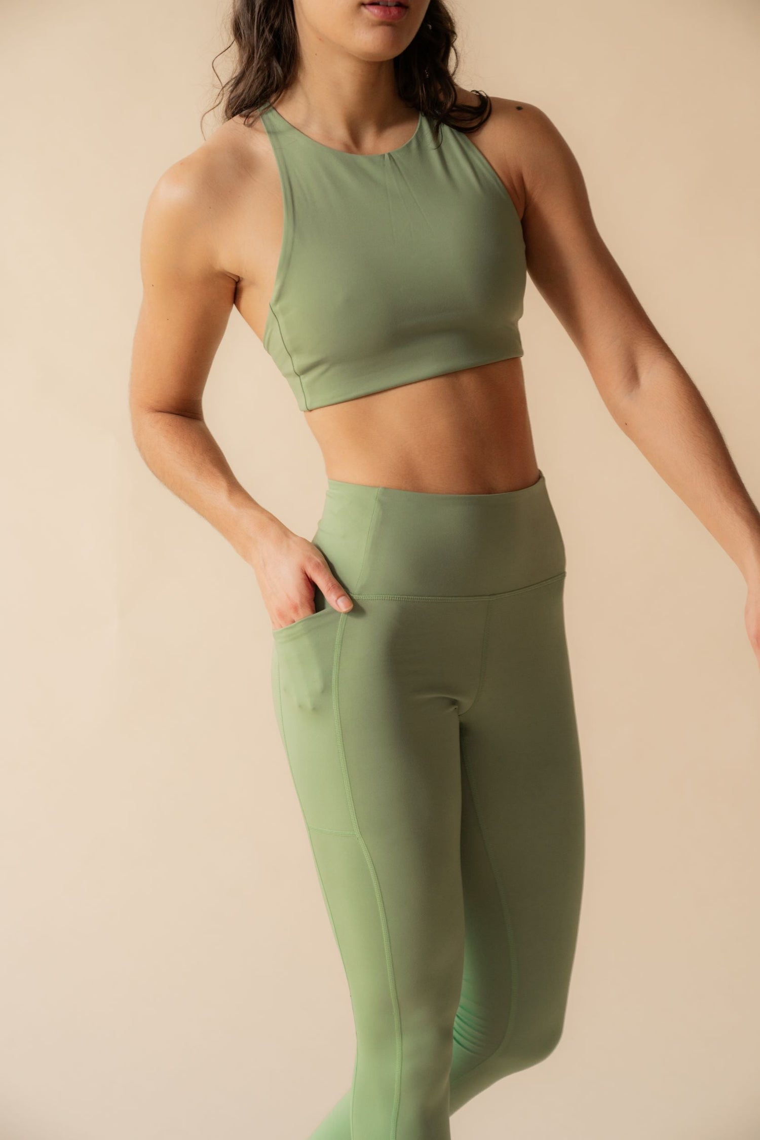 Girlfriend Collective - Topanga sports Bra - Made from recycled plastic bottles - Weekendbee - sustainable sportswear