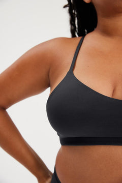 Girlfriend Collective - V-Neck Bralette - Recycled Polyester - Weekendbee - sustainable sportswear