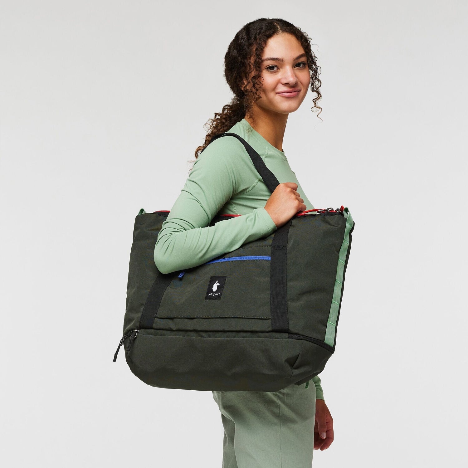 Cotopaxi - Viaje 35L Weekender Bag - Recycled polyester - Weekendbee - sustainable sportswear