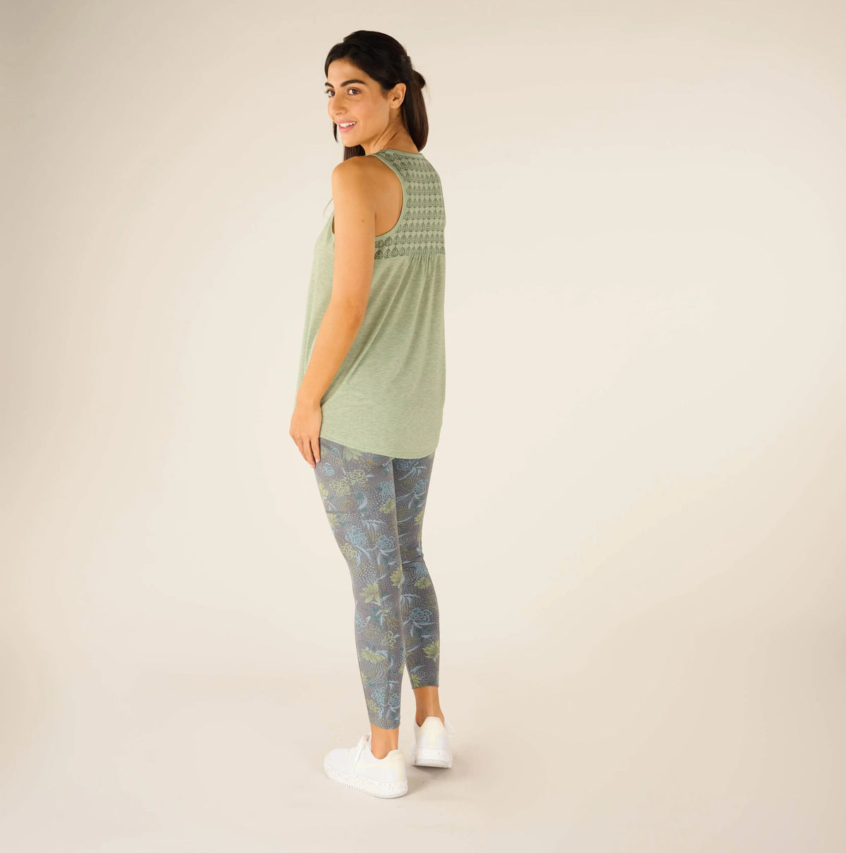 Sherpa W's Asha Tank - Recycled polyester Thyme Shirt