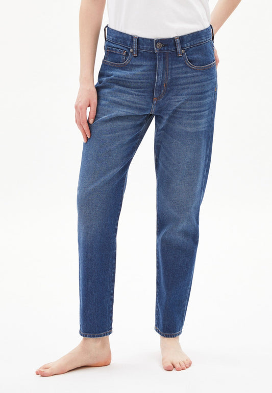 Armedangels - W's Cayaa - Tapered Boyfriend Fit Mid Waist - Organic cotton - Weekendbee - sustainable sportswear