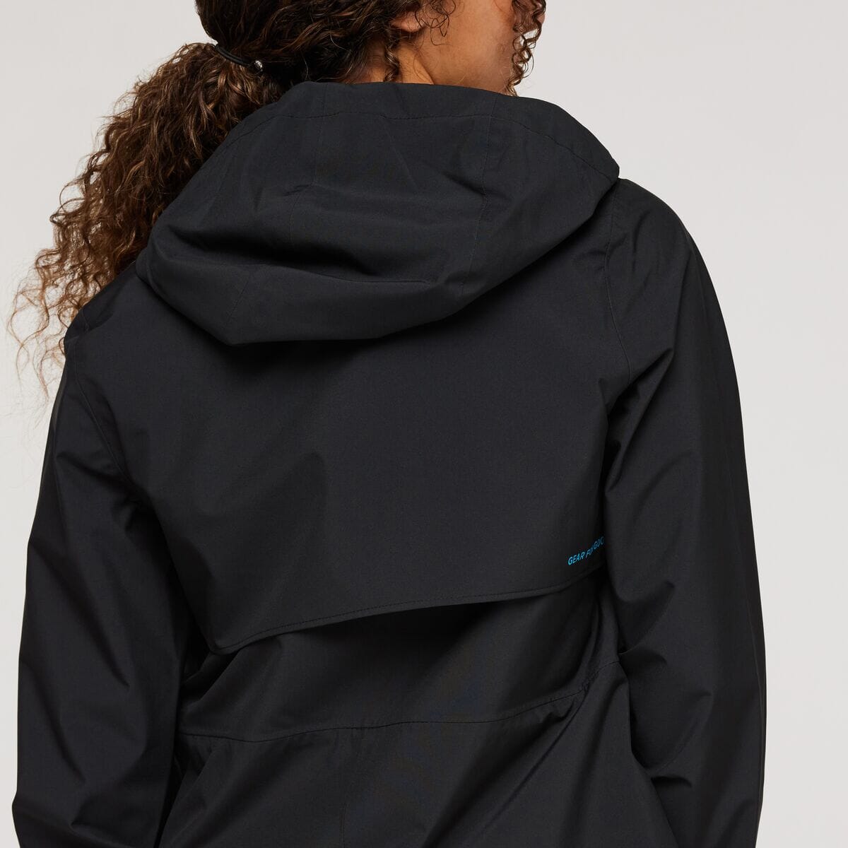 Cotopaxi W's Cielo Rain Trench - 100% recycled polyester All Black Jacket