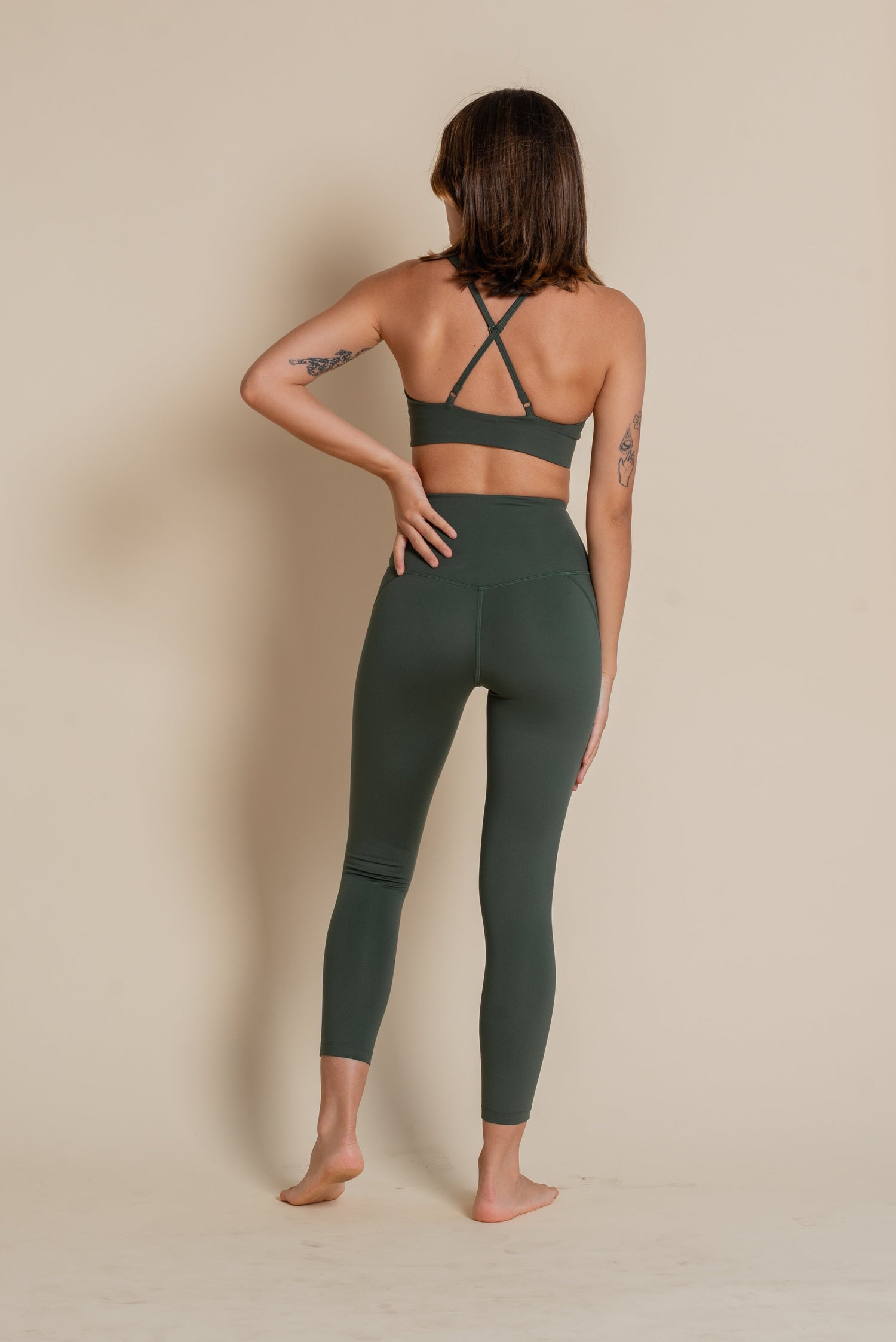 Girlfriend Collective - W's Compressive Legging - 7/8 - Made From Recycled Plastic Bottles - Weekendbee - sustainable sportswear