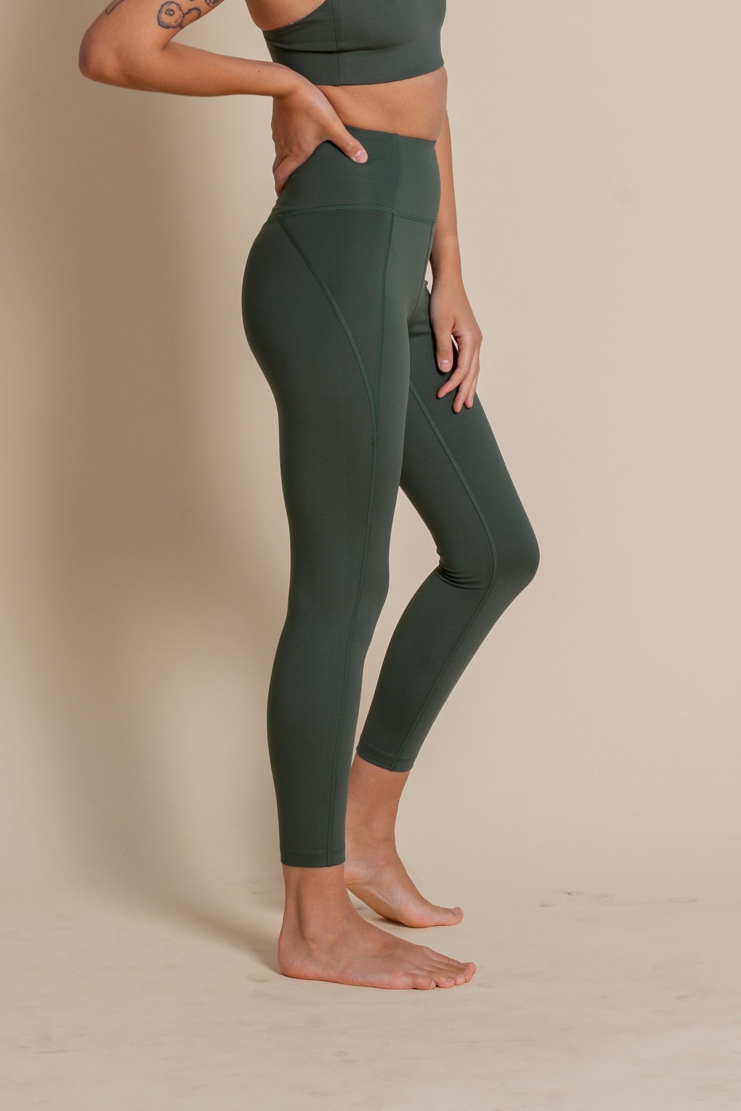 Girlfriend Collective W's Compressive Legging - 7/8 - Made From Recycled Plastic Bottles Seaweed Pants