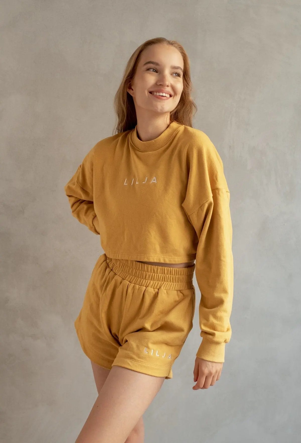 W's Cropped Sweatshirt - 100% GOTS Certified Organic Cotton Shirt Lilja the Label