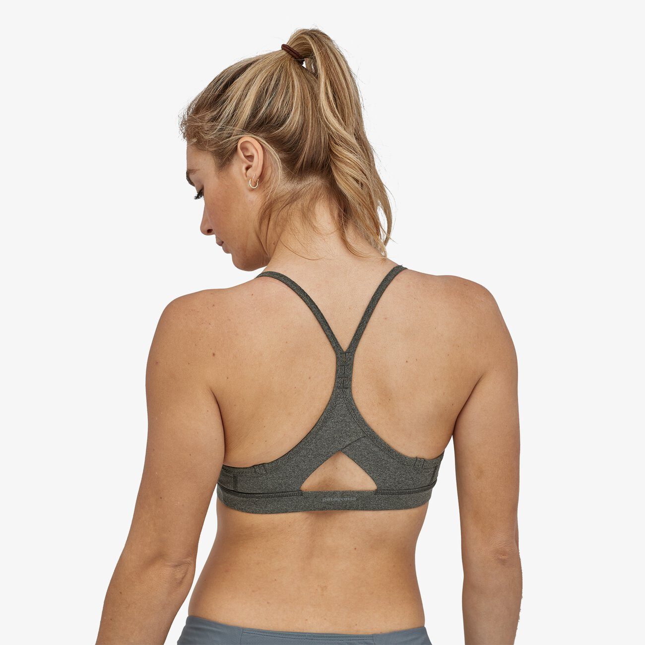 Patagonia - W's Cross Beta Sports Bra - Recycled Polyester - Weekendbee - sustainable sportswear