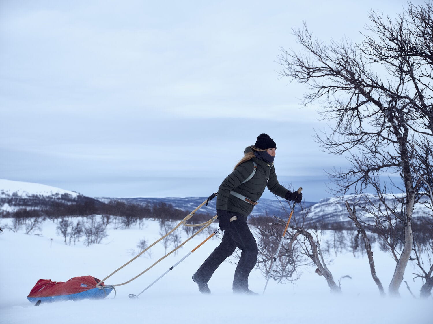 Fjällräven - W's Expedition Pack Down Hoodie - Recycled Nylon & Traceable Down - Weekendbee - sustainable sportswear