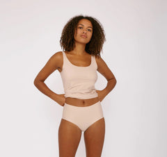 Organic Basics - W's Invisible Cheeky Seamless High-Rise 2-pack - Recycled Nylon - Weekendbee - sustainable sportswear