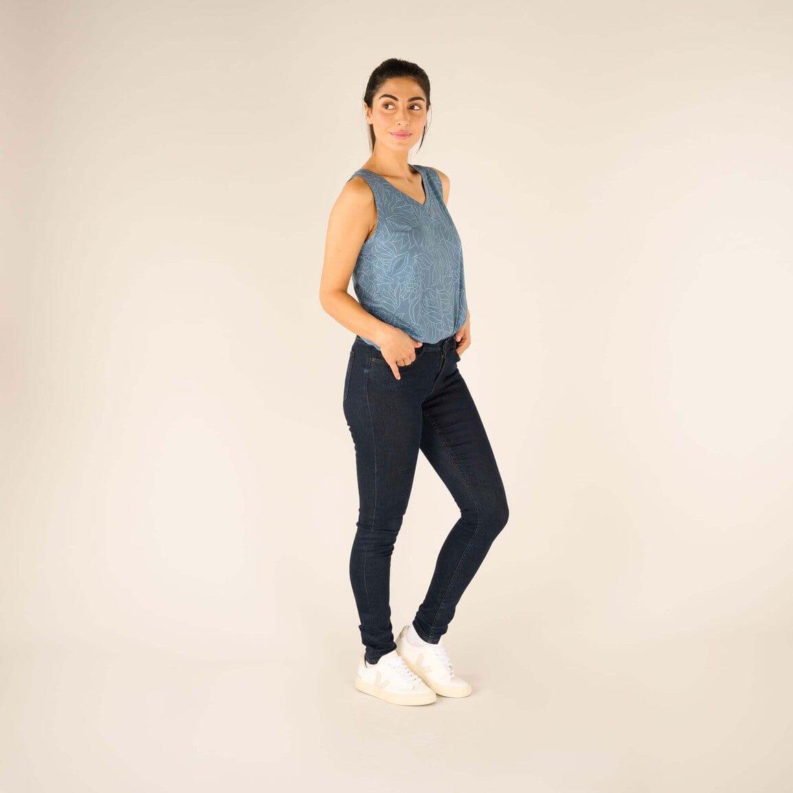 Sherpa - W's Neha V-Neck Tank Top - Modal & Organic cotton - Weekendbee - sustainable sportswear