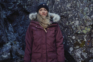 Fjällräven W's Nuuk Parka - Recycled Nylon and Recycled Polyester Dark Navy