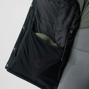 Fjällräven W's Nuuk Parka - Recycled Nylon and Recycled Polyester Dark Navy