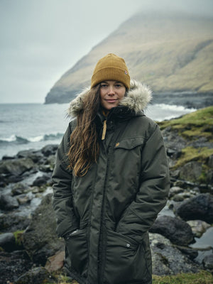 Fjällräven W's Nuuk Parka - Recycled Nylon and Recycled Polyester Dark Navy